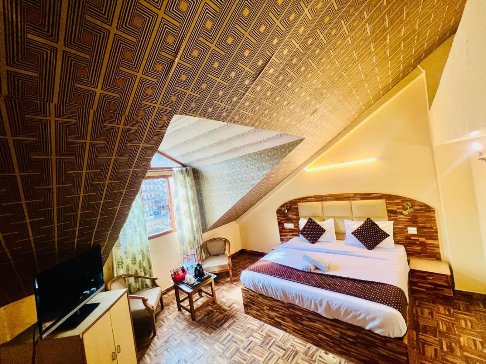 Hotel Kalinga Grand - Luxury Comfort !! Travellers Delight !! Budget Friendly !! Prime Location !! Guest Favourite Manāli Eksteriør billede
