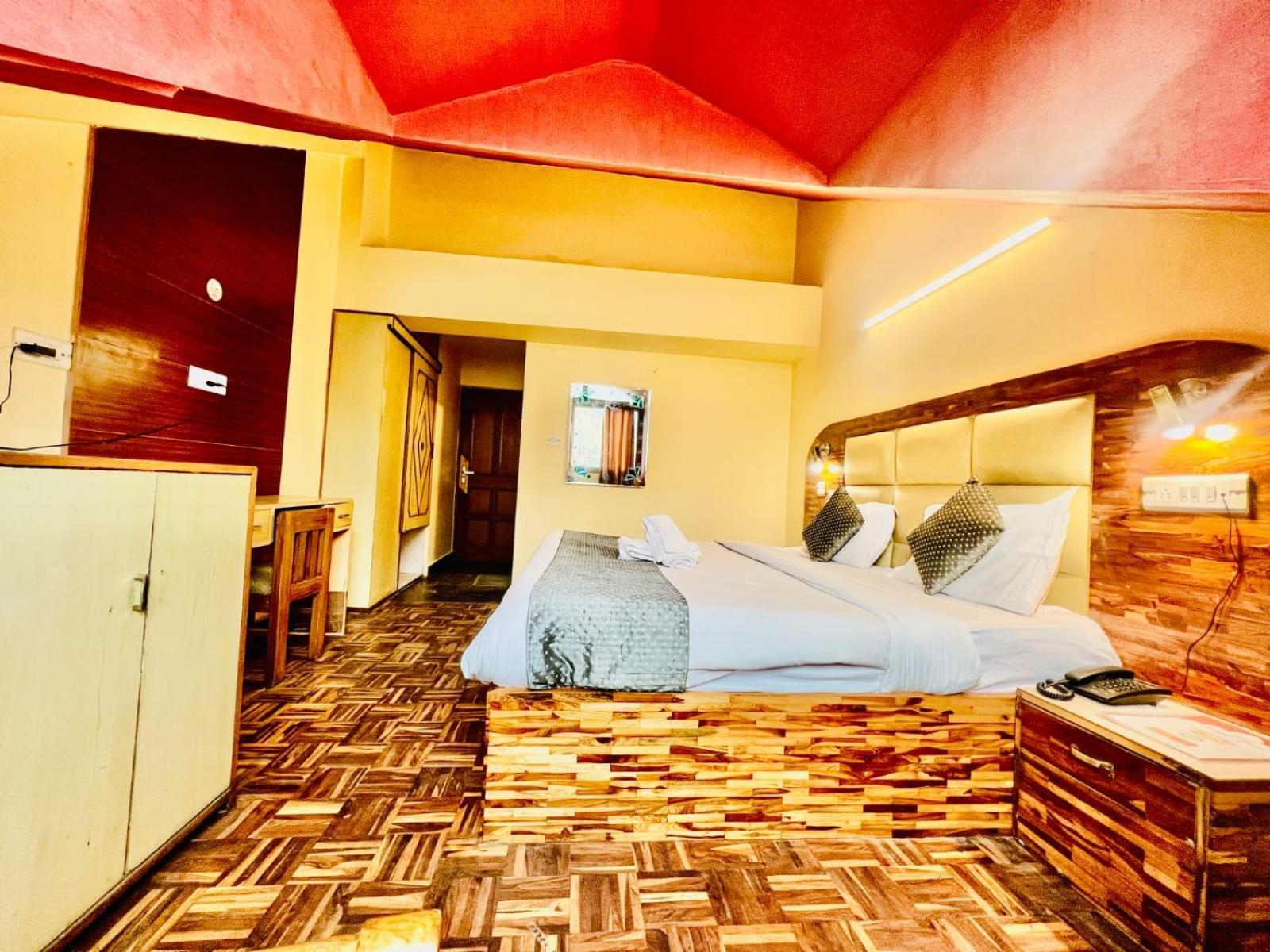 Hotel Kalinga Grand - Luxury Comfort !! Travellers Delight !! Budget Friendly !! Prime Location !! Guest Favourite Manāli Eksteriør billede