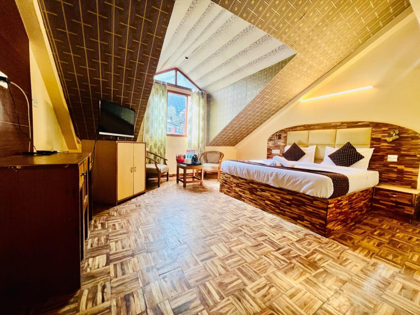 Hotel Kalinga Grand - Luxury Comfort !! Travellers Delight !! Budget Friendly !! Prime Location !! Guest Favourite Manāli Eksteriør billede
