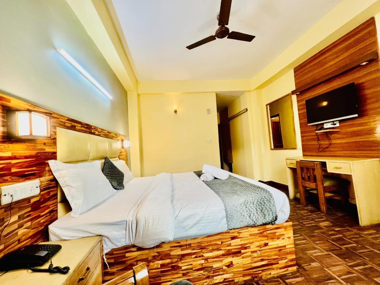 Hotel Kalinga Grand - Luxury Comfort !! Travellers Delight !! Budget Friendly !! Prime Location !! Guest Favourite Manāli Eksteriør billede