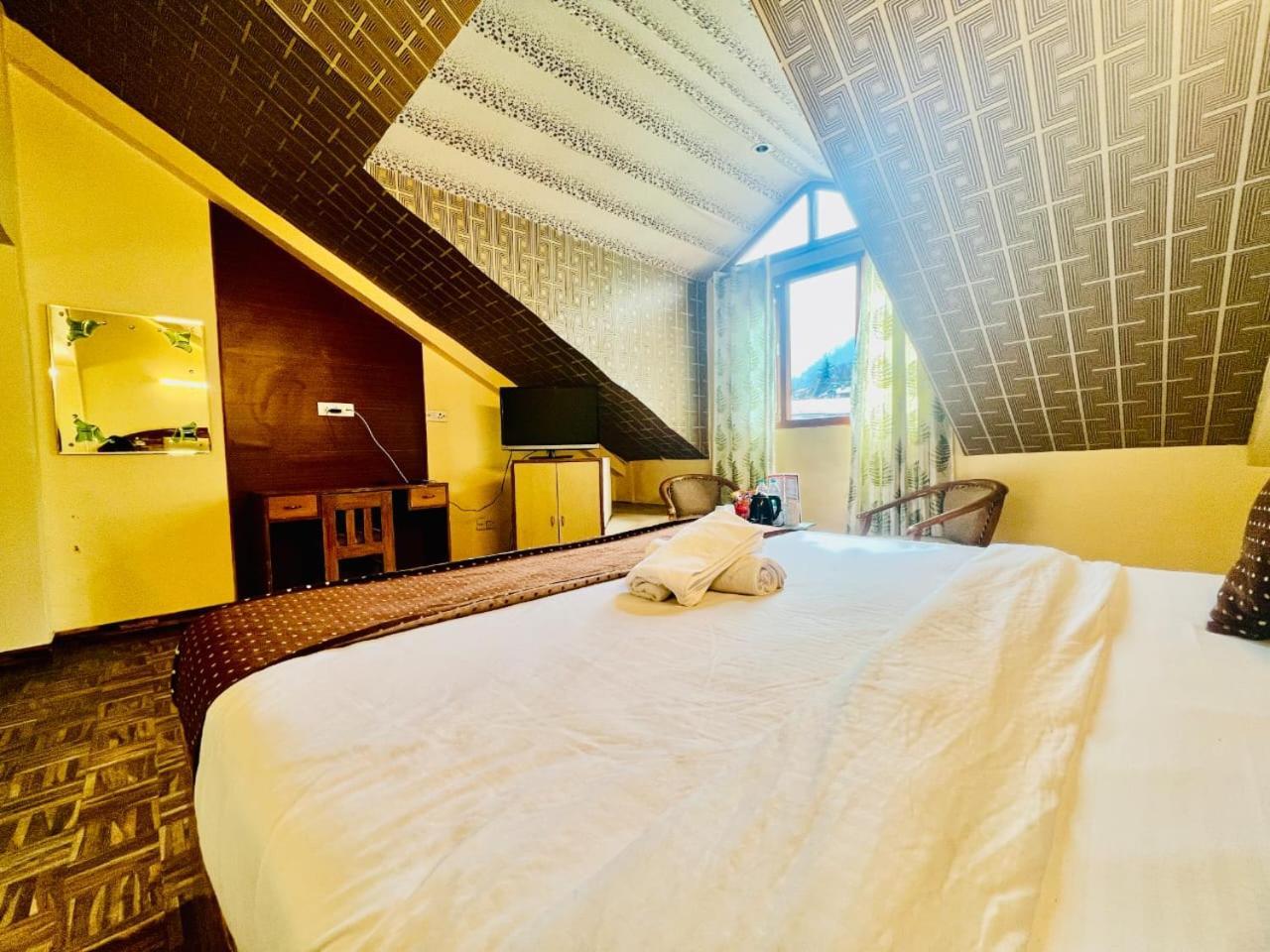Hotel Kalinga Grand - Luxury Comfort !! Travellers Delight !! Budget Friendly !! Prime Location !! Guest Favourite Manāli Eksteriør billede